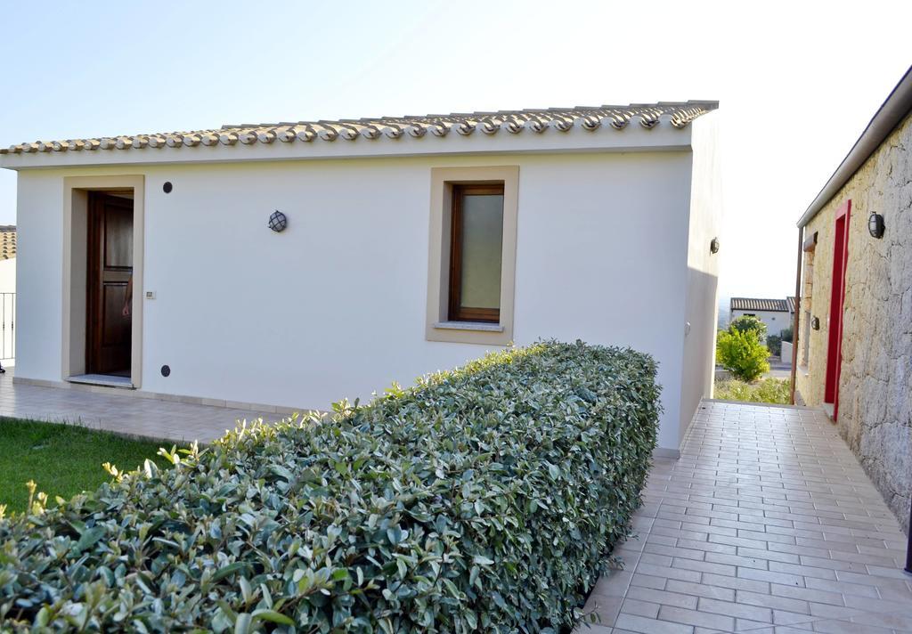 Gf Apartments La Vigna Badesi Bagian luar foto