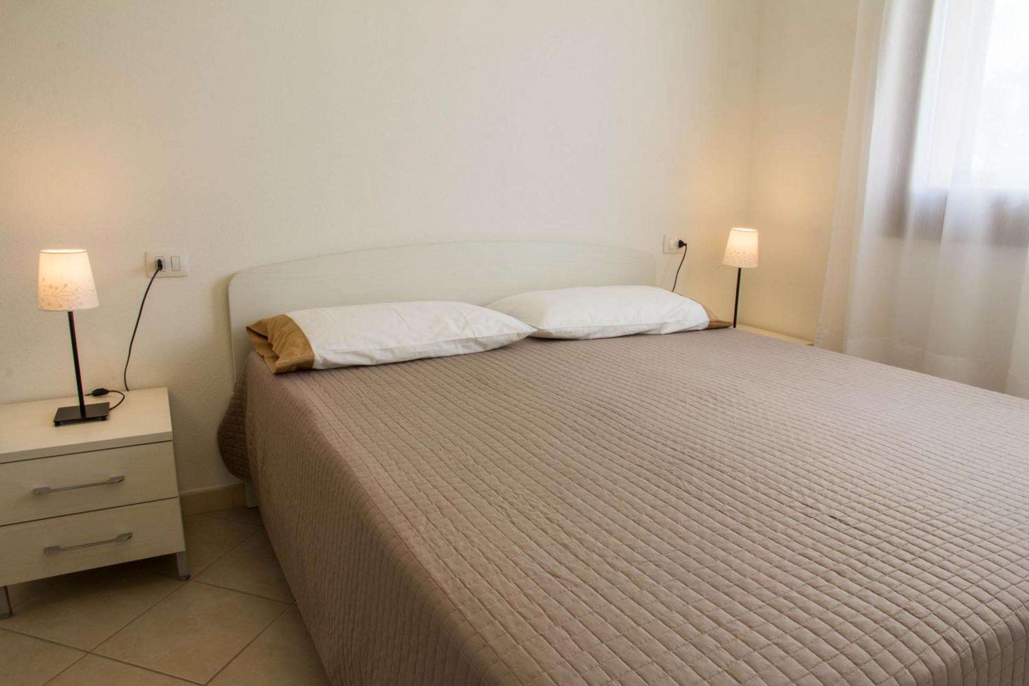 Gf Apartments La Vigna Badesi Bagian luar foto